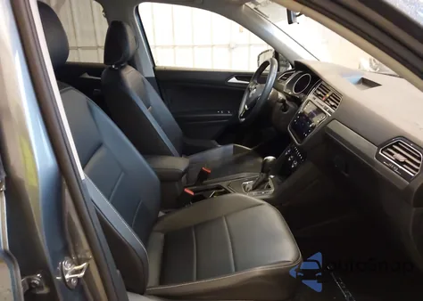 2021 Volkswagen Tiguan 2.0T Se/2.0T Se R-Line Black/2.0T Sel z USA, uszkodzony, nr VIN 3VV3B7AX1MM106067